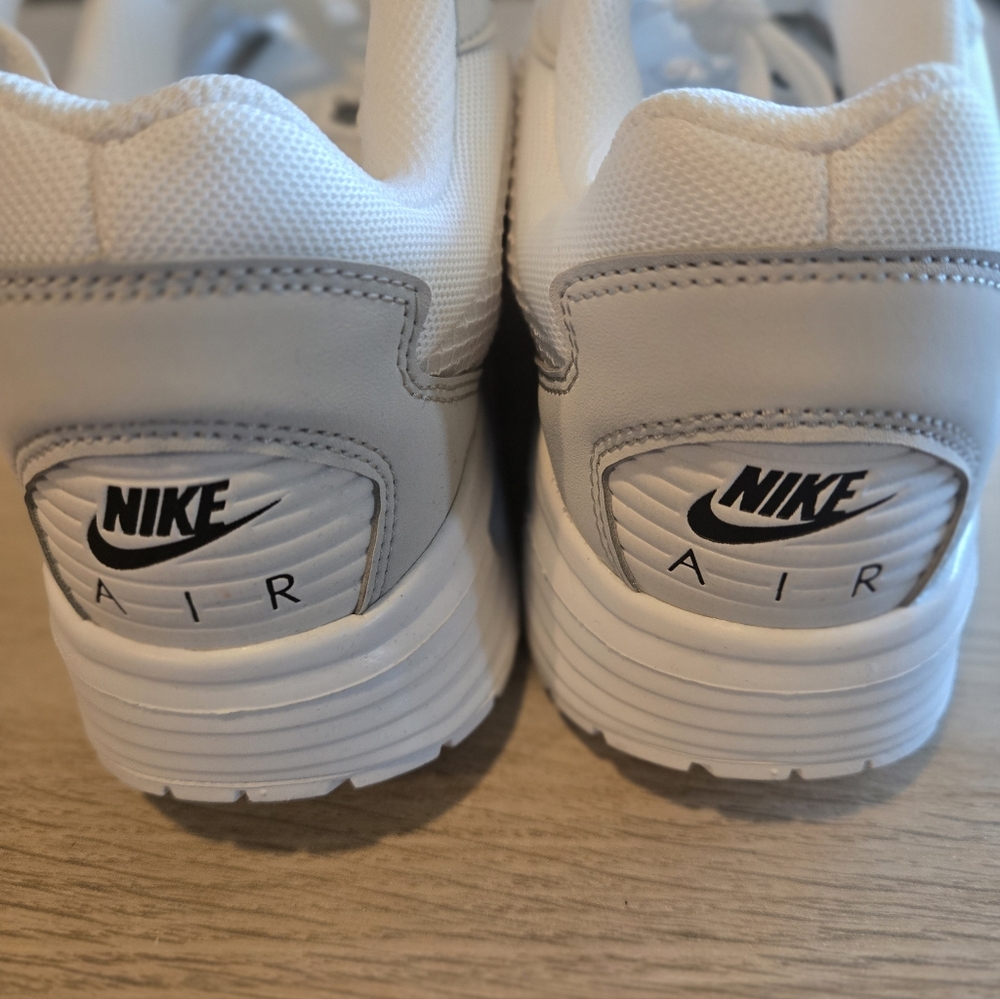 Nike Air Max Solo White and Gray Womens 9.5/Men 8 New - Picture 5 of 6